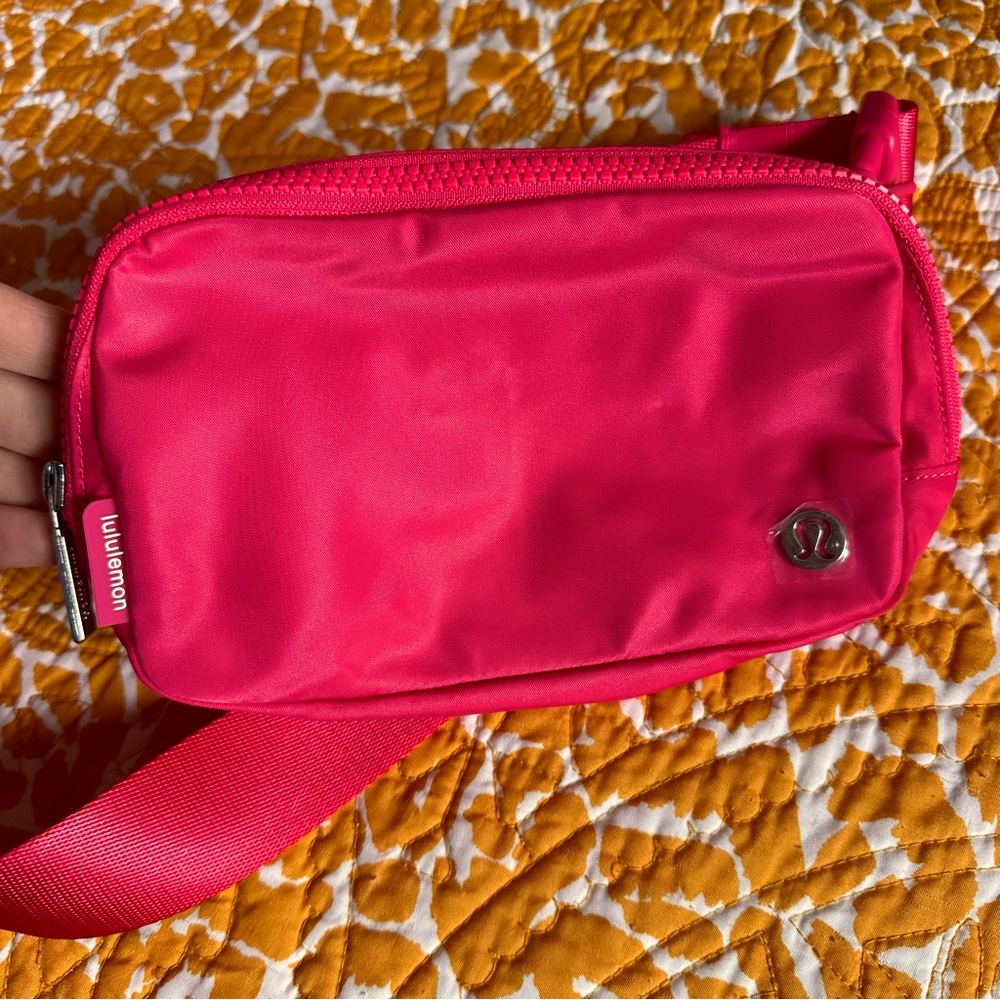 Lululemon Lip Gloss Everywhere Belt Bag 💄🫦
